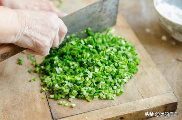 调韭菜馅饺子，应该用宽韭菜还是窄韭菜？