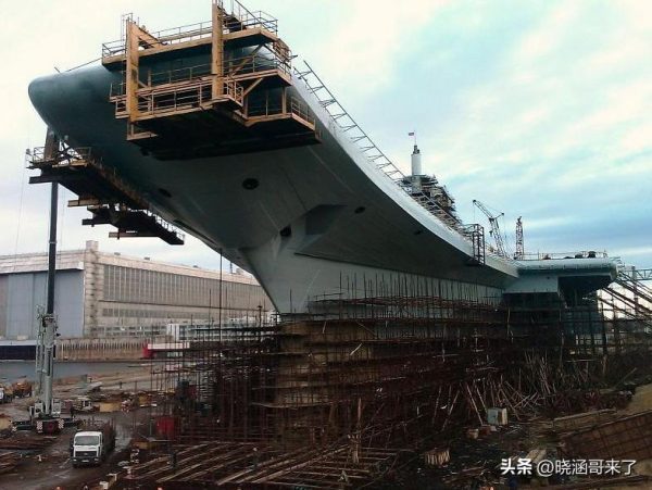 中国第一艘航母“辽宁号”诞生的曲折历程，艰难回国，遭遇勒索