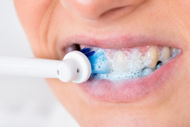 电动牙刷比普通牙刷更好吗（电动牙刷比一般牙刷好吗）