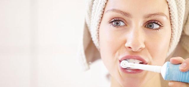 给大家介绍一下电动牙刷的使用方法