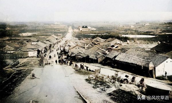 清末时期的南京，跟着姑娘的僧侣，麻木的穷人和践踏石碑的洋人