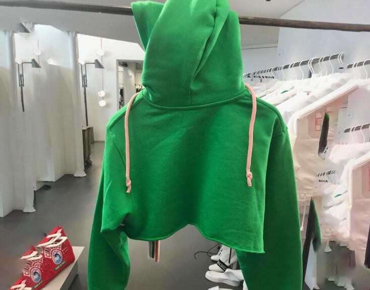 绿色卫衣搭配什么颜色的外套