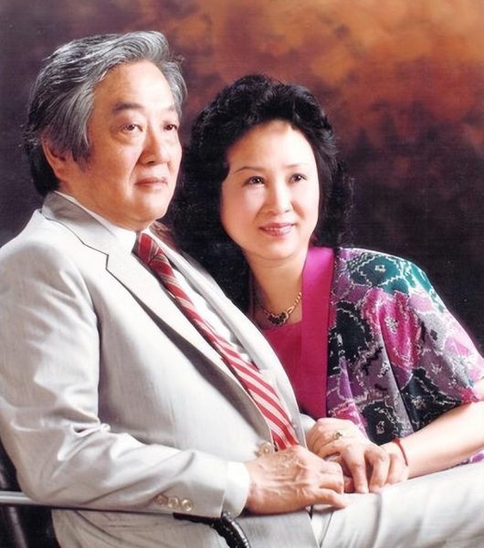 歌颂“自由恋爱”的琼瑶，小三上位50多年后，终于被88岁原配手撕