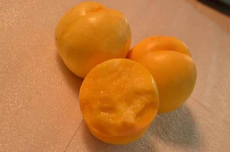 黄金蜜桃与黄桃的区别是什么？