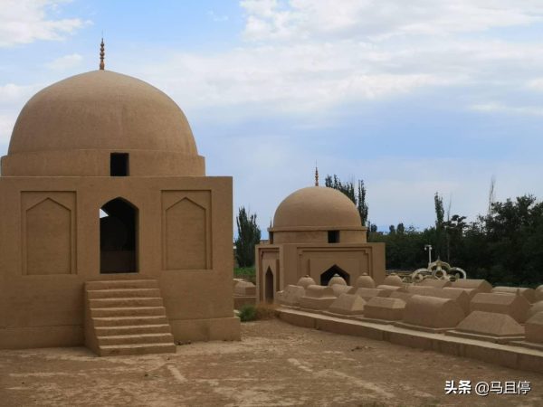 新疆有座高40米的古塔，屹立200年不倒，就藏在吐鲁番市区