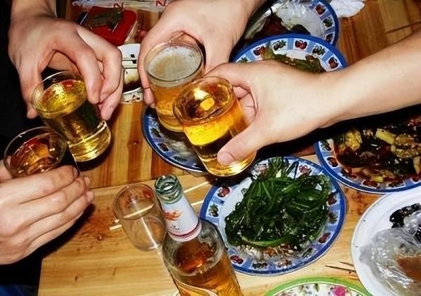 中国以喝酒闻名的两个城市，每年最少喝掉这个“数”，有你家乡吗
