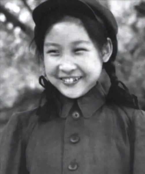 1949年哈尔滨小姑娘给毛主席写信，主席回信：我真的是你爸爸