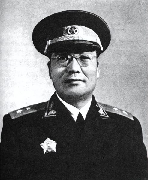 1955年韩练成推辞当上将，曾在老蒋身边潜伏6年，朱德：立了奇功