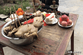 云南的传统年味，有的食俗礼节已经荡然无存，回忆仍然记忆犹新