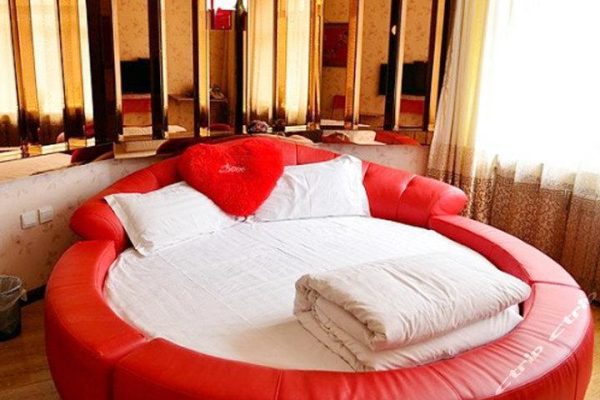 情侣酒店的“圆床”悄然兴起，深受年轻人欢迎，背后玄机被揭开！