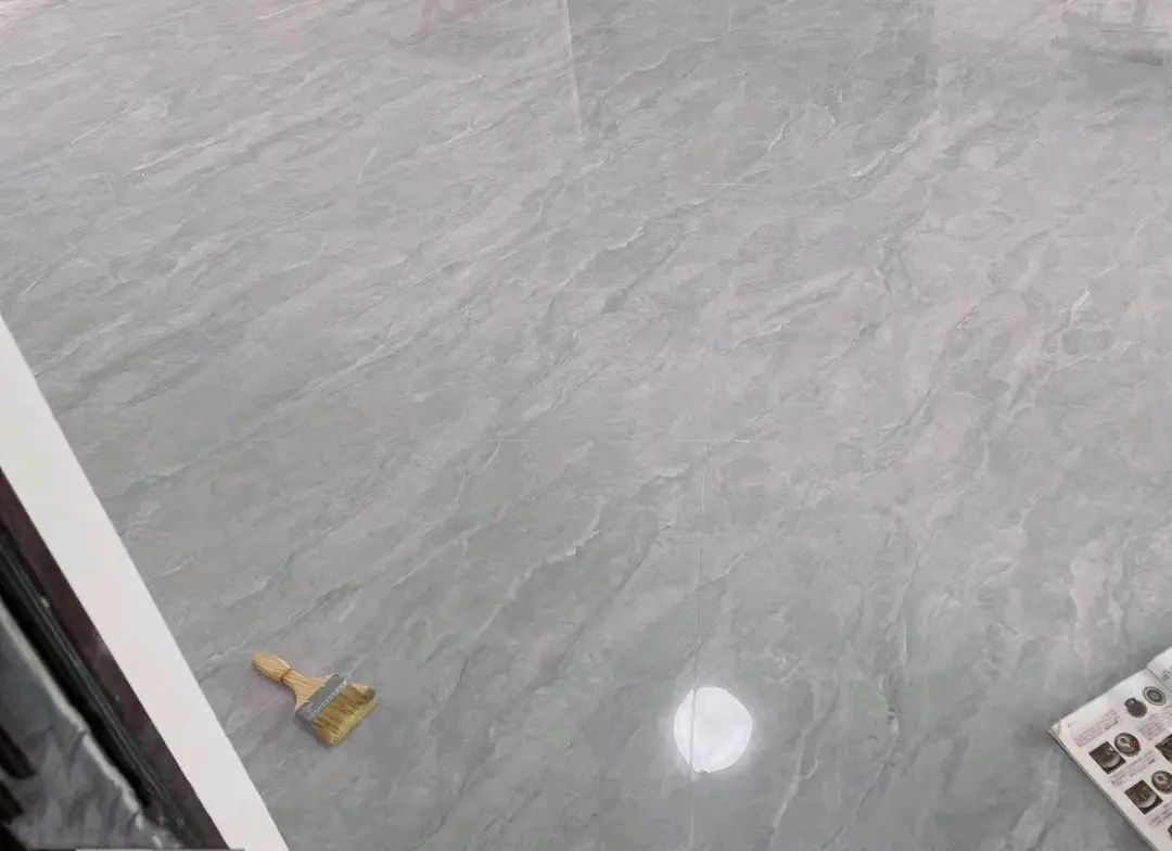 地板砖是用普通的好，还是抗滑的好？