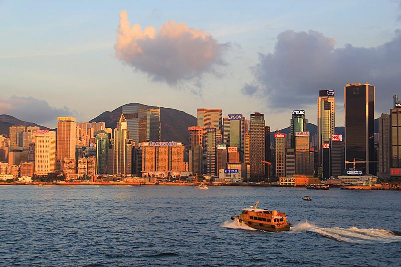 大陆人跟外国游客去香港有啥“待遇”？