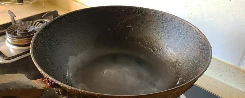 炒菜锅底油垢太厚了怎么去除