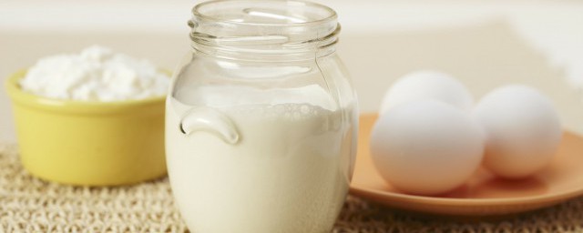 早餐吃鸡蛋能喝酸奶吗