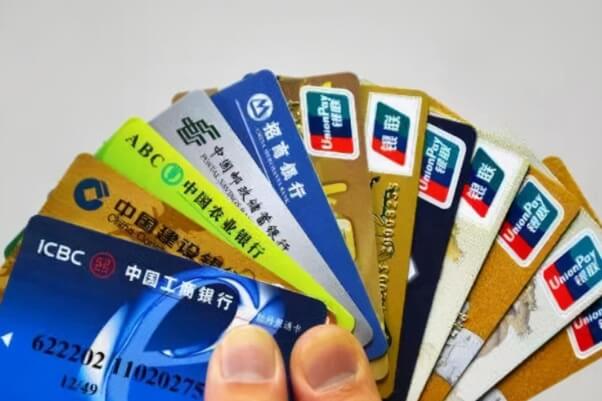 银行卡的身份未更新，涉及到一些司法案件，异常时都会被限制