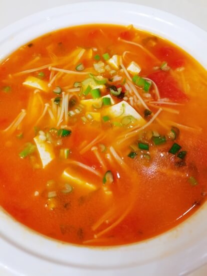 西红柿豆腐汤的做法健脾养胃、增加食欲、生津止渴等功效