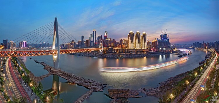 重庆是一座个性鲜明的城市 重庆市的市中心在哪里？
