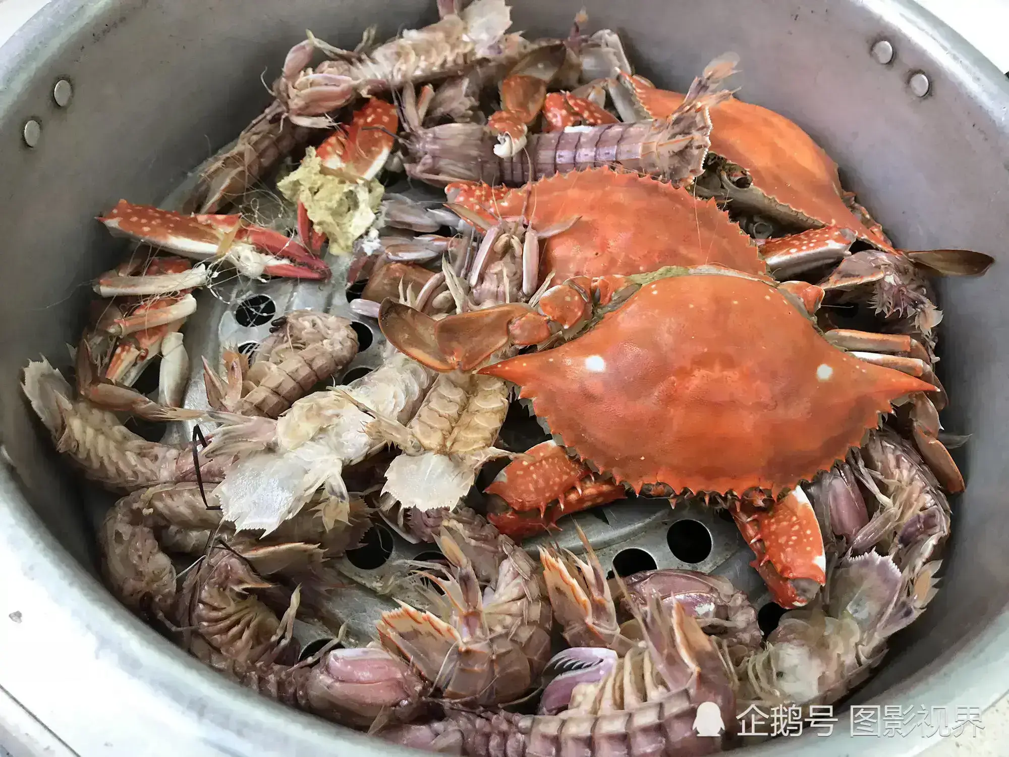 又到了吃海鲜的季节，这份螃蟹、蛏子、皮皮虾等处理技巧大全收好！