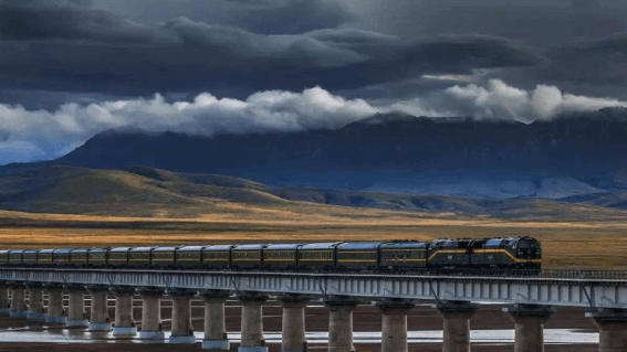 青藏铁路修建完成后，为何进“藏”的火车头需从美国进口？