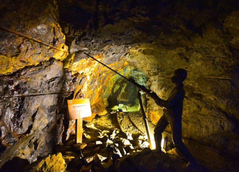地球上人均超550万吨黄金，为何金矿这么难挖掘？