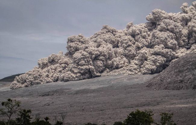 如果黄石公园8级世界最强火山爆发,人类会进入世界末日吗?