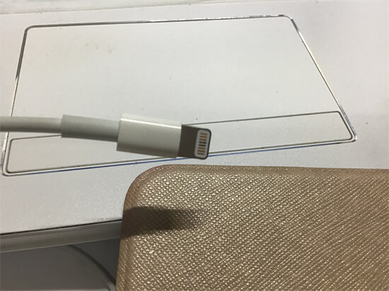 iPhone 14被曝充电异常，苹果客服：小问题，没伤害